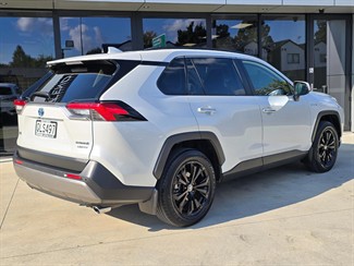 2024 Toyota Rav4 - Thumbnail