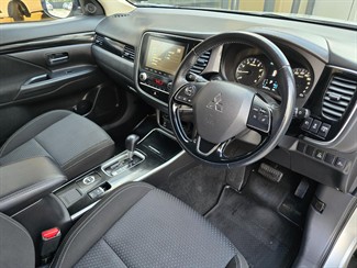 2022 Mitsubishi Outlander - Thumbnail