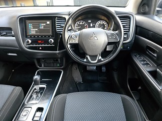 2022 Mitsubishi Outlander - Thumbnail