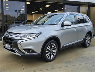 2022 Mitsubishi Outlander - Thumbnail