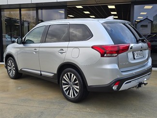 2022 Mitsubishi Outlander - Thumbnail