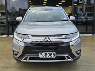2022 Mitsubishi Outlander - Thumbnail