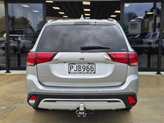 2022 Mitsubishi Outlander - Thumbnail