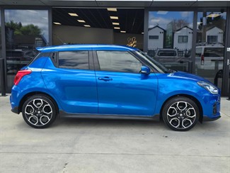 2023 Suzuki Swift - Thumbnail