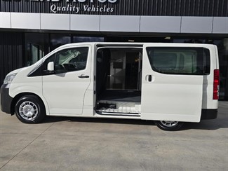 2022 Toyota Hiace - Thumbnail