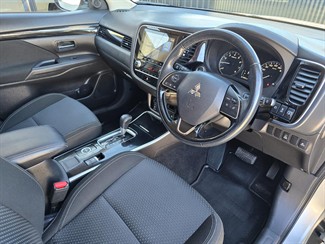 2022 Mitsubishi Outlander - Thumbnail