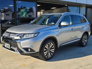 2022 Mitsubishi Outlander - Thumbnail