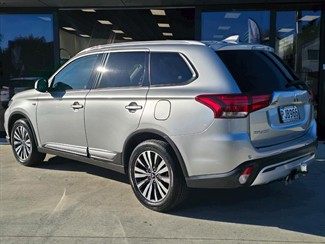2022 Mitsubishi Outlander - Thumbnail