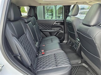 2022 Mitsubishi Outlander - Thumbnail