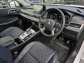 2022 Mitsubishi Outlander - Thumbnail