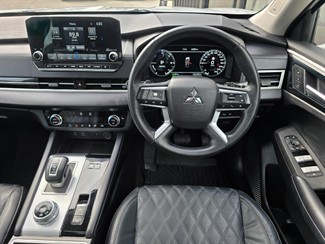 2022 Mitsubishi Outlander - Thumbnail