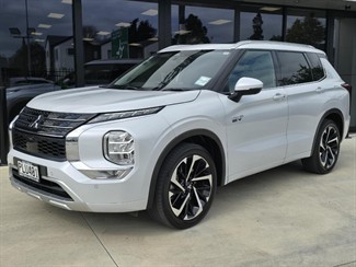 2022 Mitsubishi Outlander - Thumbnail