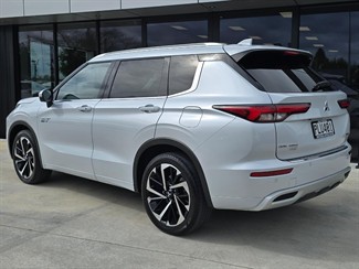 2022 Mitsubishi Outlander - Thumbnail