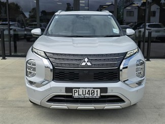 2022 Mitsubishi Outlander - Thumbnail