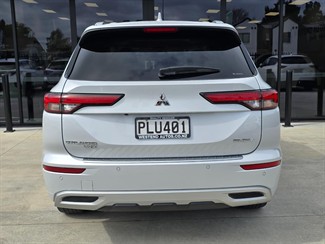 2022 Mitsubishi Outlander - Thumbnail