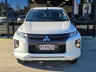 2022 Mitsubishi Triton - Thumbnail