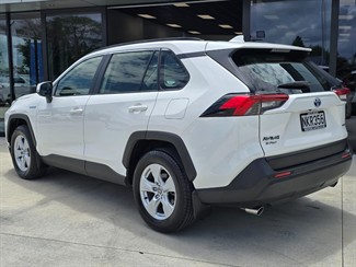 2021 Toyota RAV4 - Thumbnail
