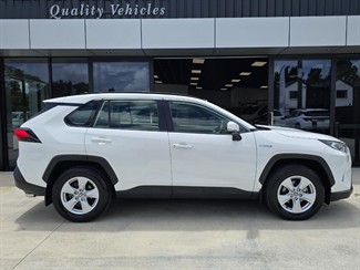 2021 Toyota RAV4 - Thumbnail