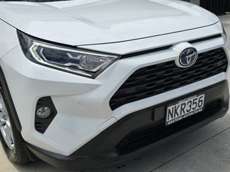 2021 Toyota RAV4 - Thumbnail