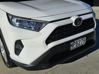 2019 Toyota Rav4 - Thumbnail