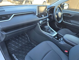 2019 Toyota Rav4 - Thumbnail