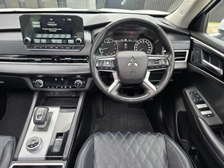 2021 Mitsubishi Outlander - Thumbnail