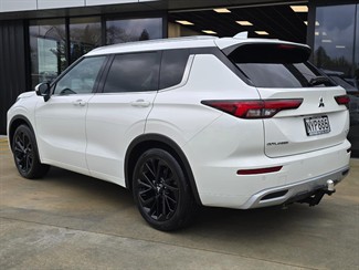 2021 Mitsubishi Outlander - Thumbnail