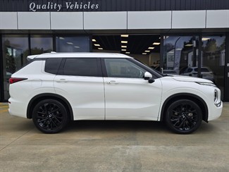 2021 Mitsubishi Outlander - Thumbnail