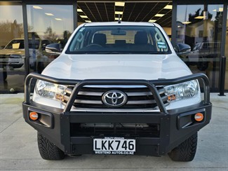 2018 Toyota Hilux - Thumbnail