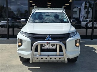 2021 Mitsubishi Triton - Thumbnail