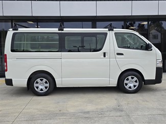 2016 Toyota Hiace - Thumbnail