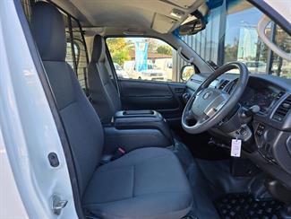2017 Toyota Hiace - Thumbnail