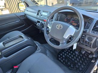 2017 Toyota Hiace - Thumbnail
