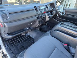2017 Toyota Hiace - Thumbnail