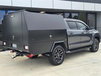 2023 Toyota Hilux - Thumbnail