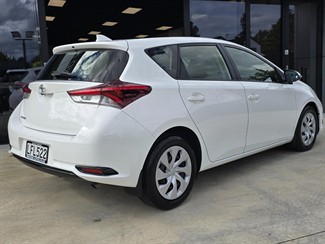 2018 Toyota Corolla - Thumbnail