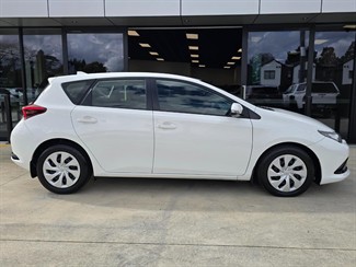 2018 Toyota Corolla - Thumbnail