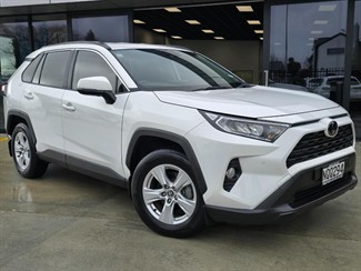 2021 Toyota RAV4 - Thumbnail