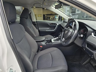 2021 Toyota RAV4 - Thumbnail