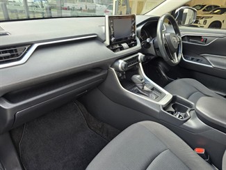 2021 Toyota RAV4 - Thumbnail