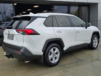 2021 Toyota RAV4 - Thumbnail