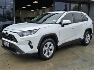 2021 Toyota RAV4 - Thumbnail