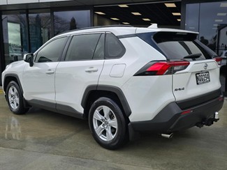 2021 Toyota RAV4 - Thumbnail