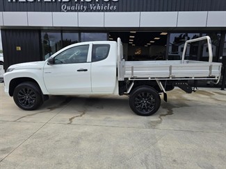 2022 Mitsubishi Triton - Thumbnail