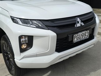 2022 Mitsubishi Triton - Thumbnail