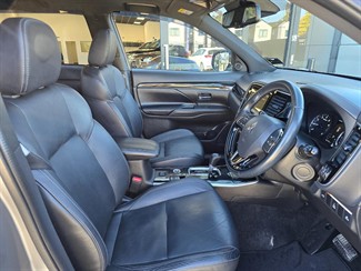 2021 Mitsubishi Outlander - Thumbnail