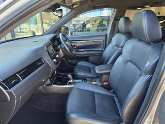 2021 Mitsubishi Outlander - Thumbnail