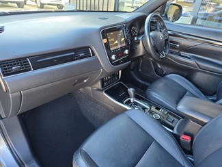 2021 Mitsubishi Outlander - Thumbnail