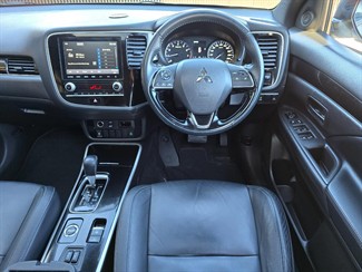 2021 Mitsubishi Outlander - Thumbnail