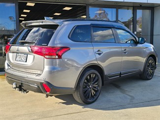 2021 Mitsubishi Outlander - Thumbnail